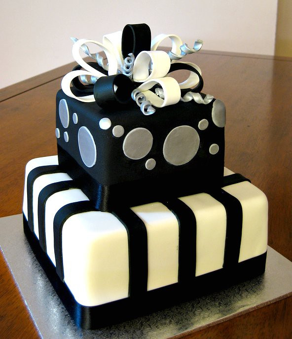 Black And White Birthday Cakes
 Black & Silver Present 30th Birthday Cake e b