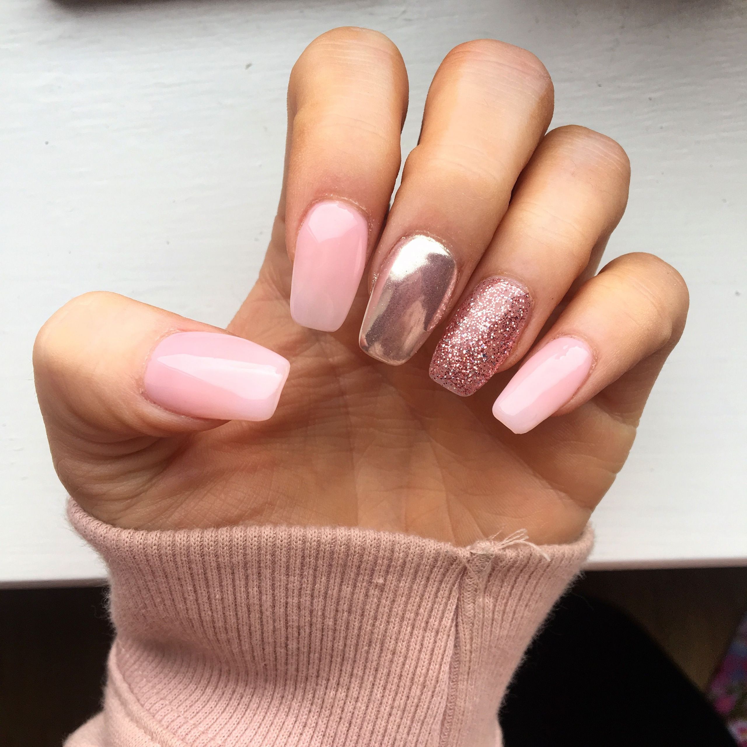 Chrome Glitter Nails
 Pink glitter and chrome nails