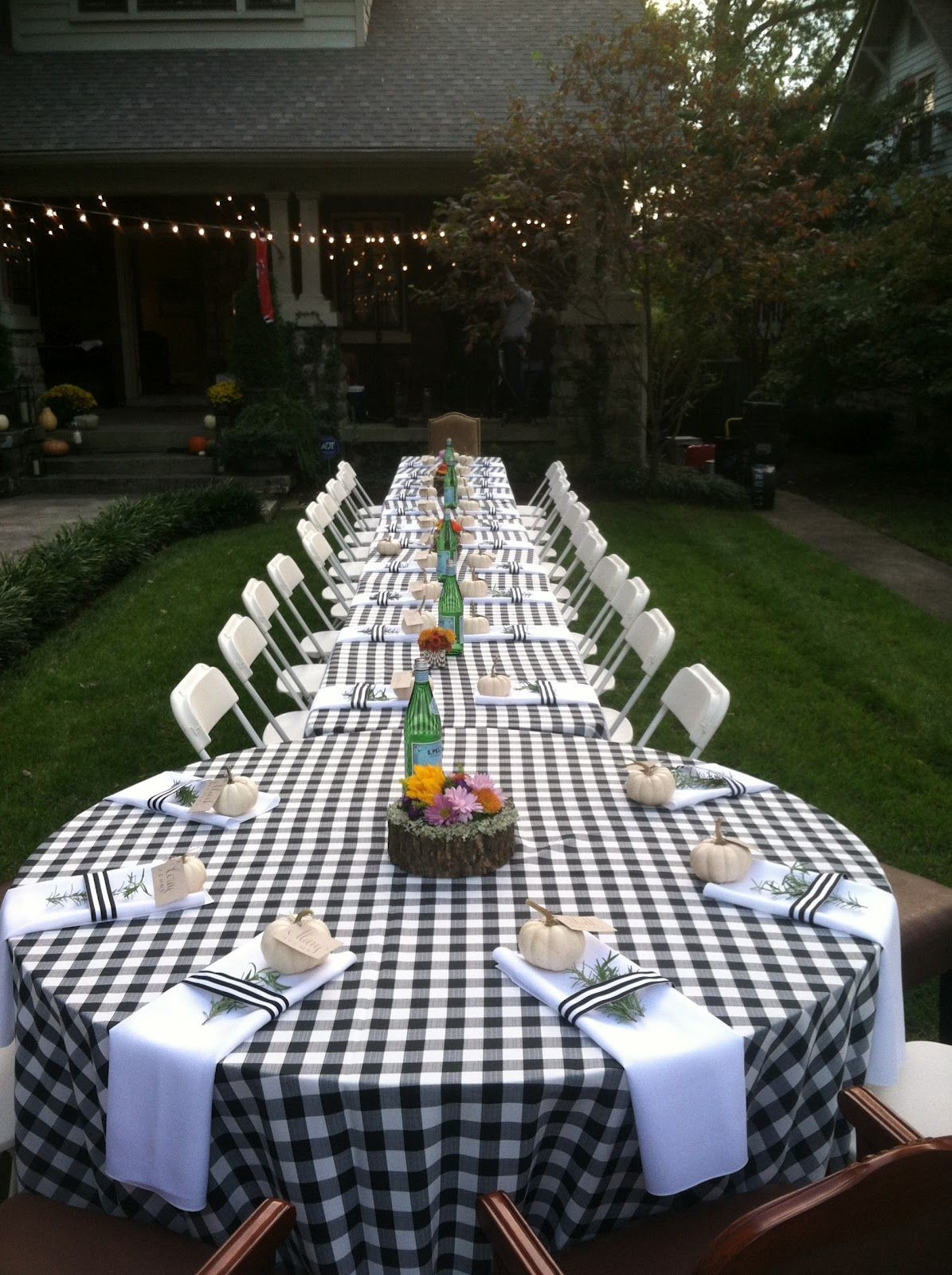 Dinner Party Seating Ideas
 Gingham tablecloths for a reception or rehearsal dinner