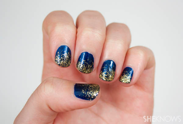 Glitter Gradient Nails
 How to create a glitter gra nt nail effect