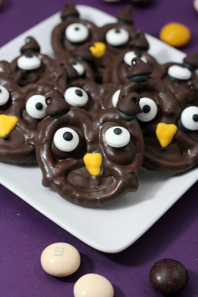 Halloween Pretzels Treats
 Chocolate Pretzel Owl Treats perfect for Halloween