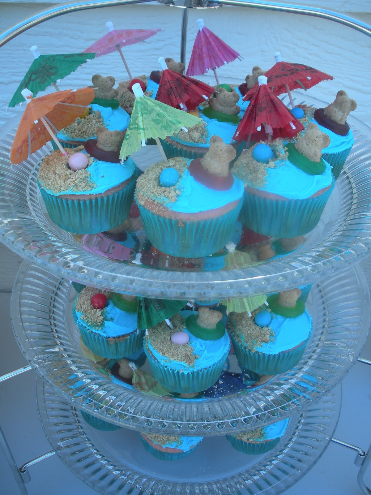 Pool Party Cupcake Ideas
 Wel e to the Mad House Pool party cupcakes