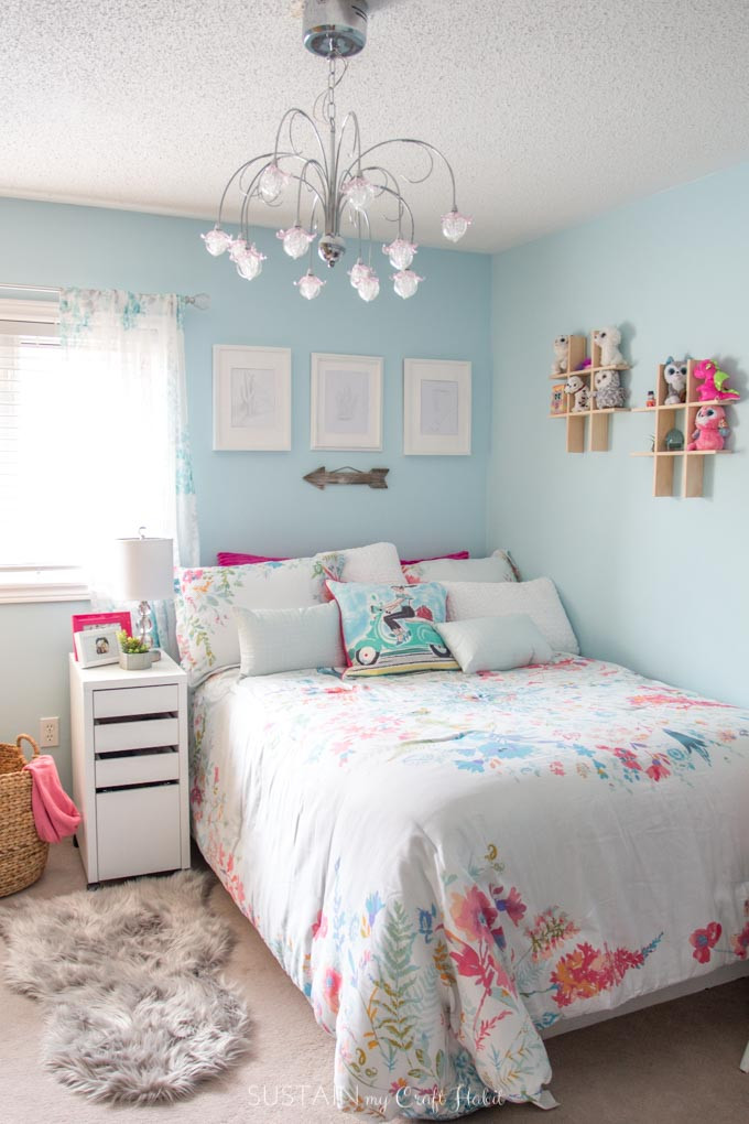 Tween Bedroom Decorating
 Tween Bedroom Ideas in Teal and Pink MyColourJourney