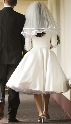 Veils For Short Wedding Dresses
 Newest satin edged multi layers tulle bridal veil shoulder