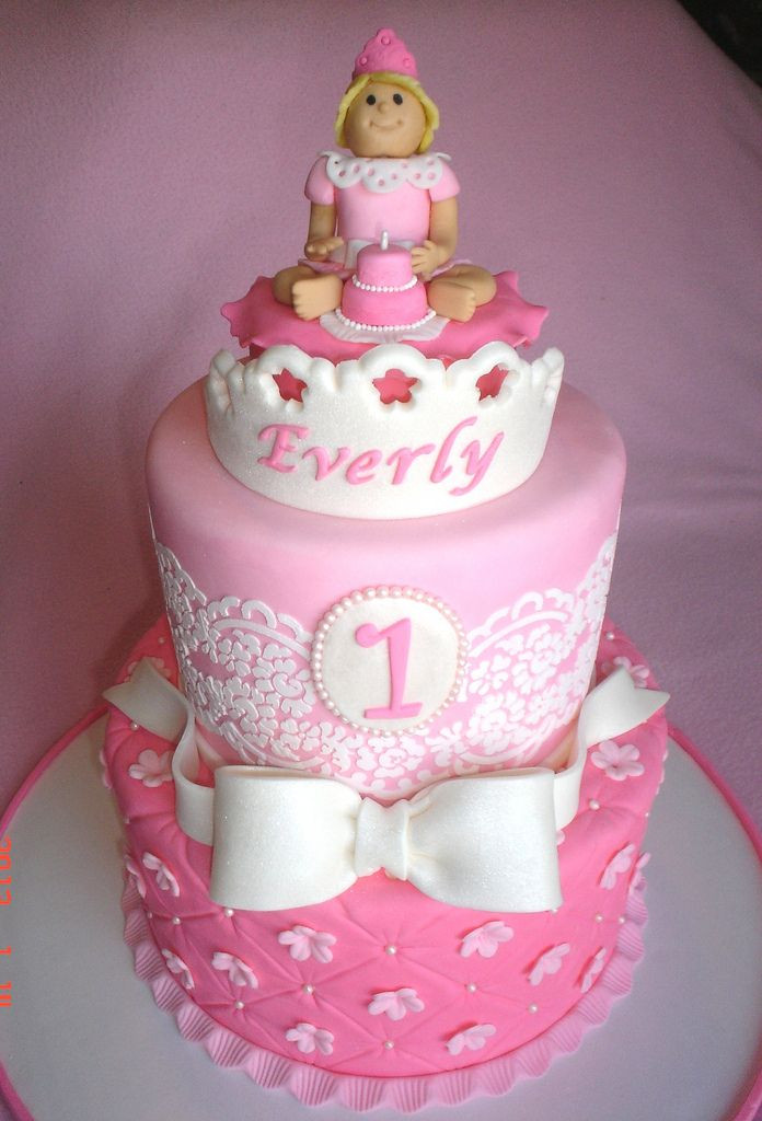 1st Birthday Cake For Girl
 34 best images about First Birthday Cakes on Pinterest
