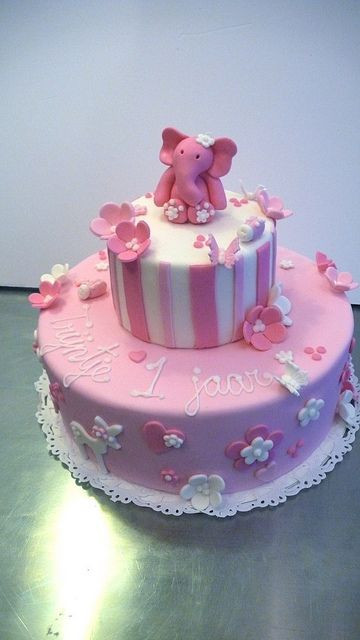 1st Birthday Cake Ideas For Girl
 Little girl s 1st Birthday Cake