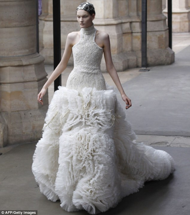 Alexander Mcqueen Wedding Dresses
 Kate Middleton s Royal wedding dress Sarah Burton unveils