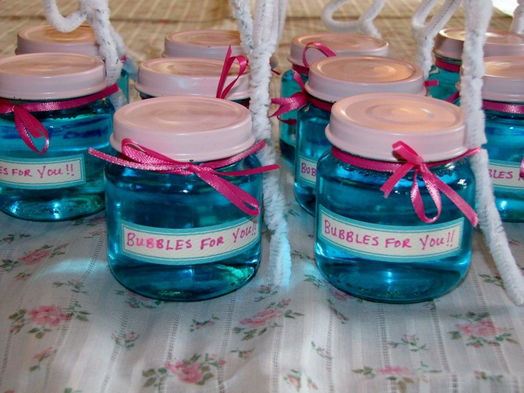 Baby Food Jars Party Favors
 Bubbles as party favors Made from baby food jars