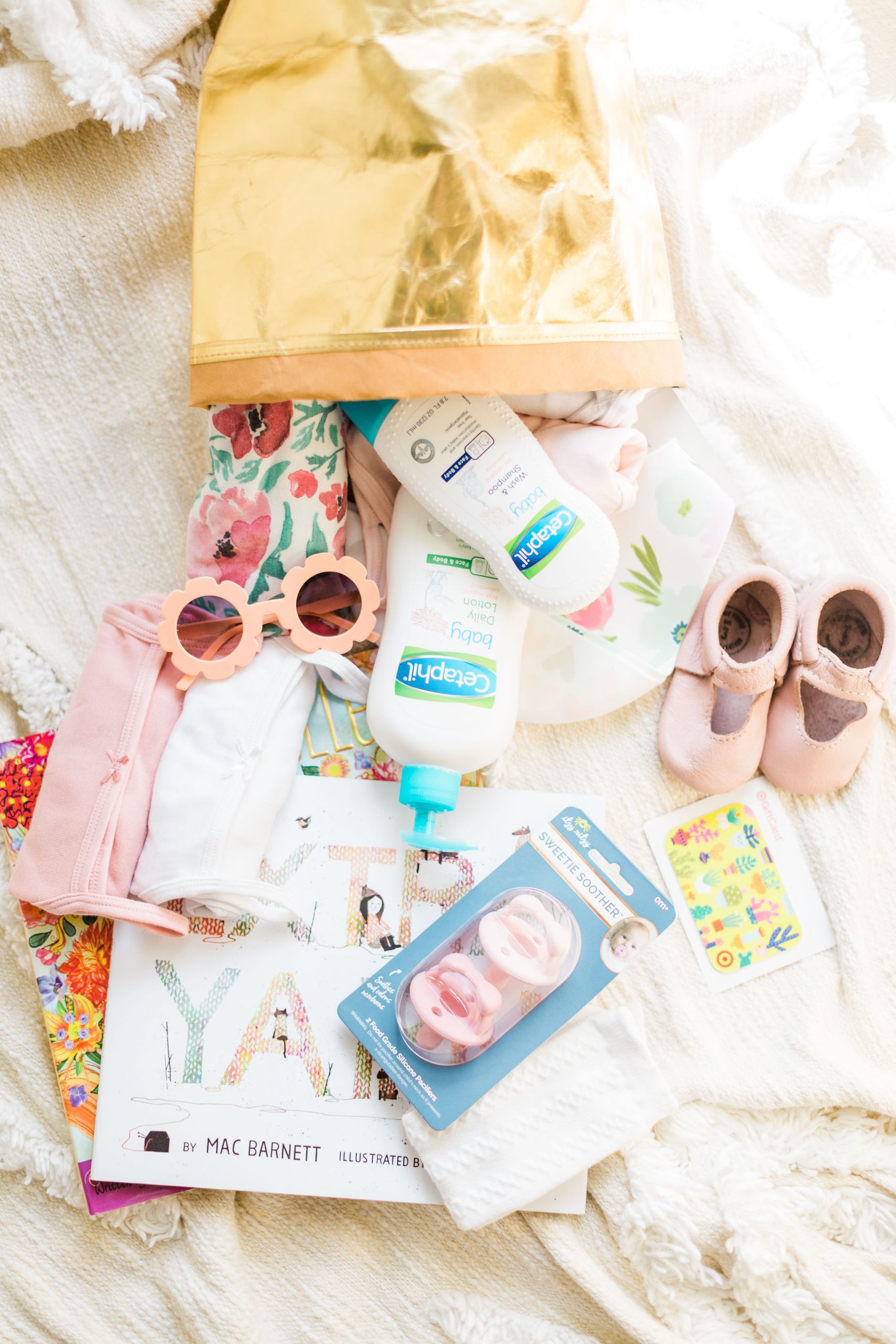 Baby Shower Gifts For Mom Not Baby
 How to Put To her the Cutest DIY Baby Shower Gift Basket