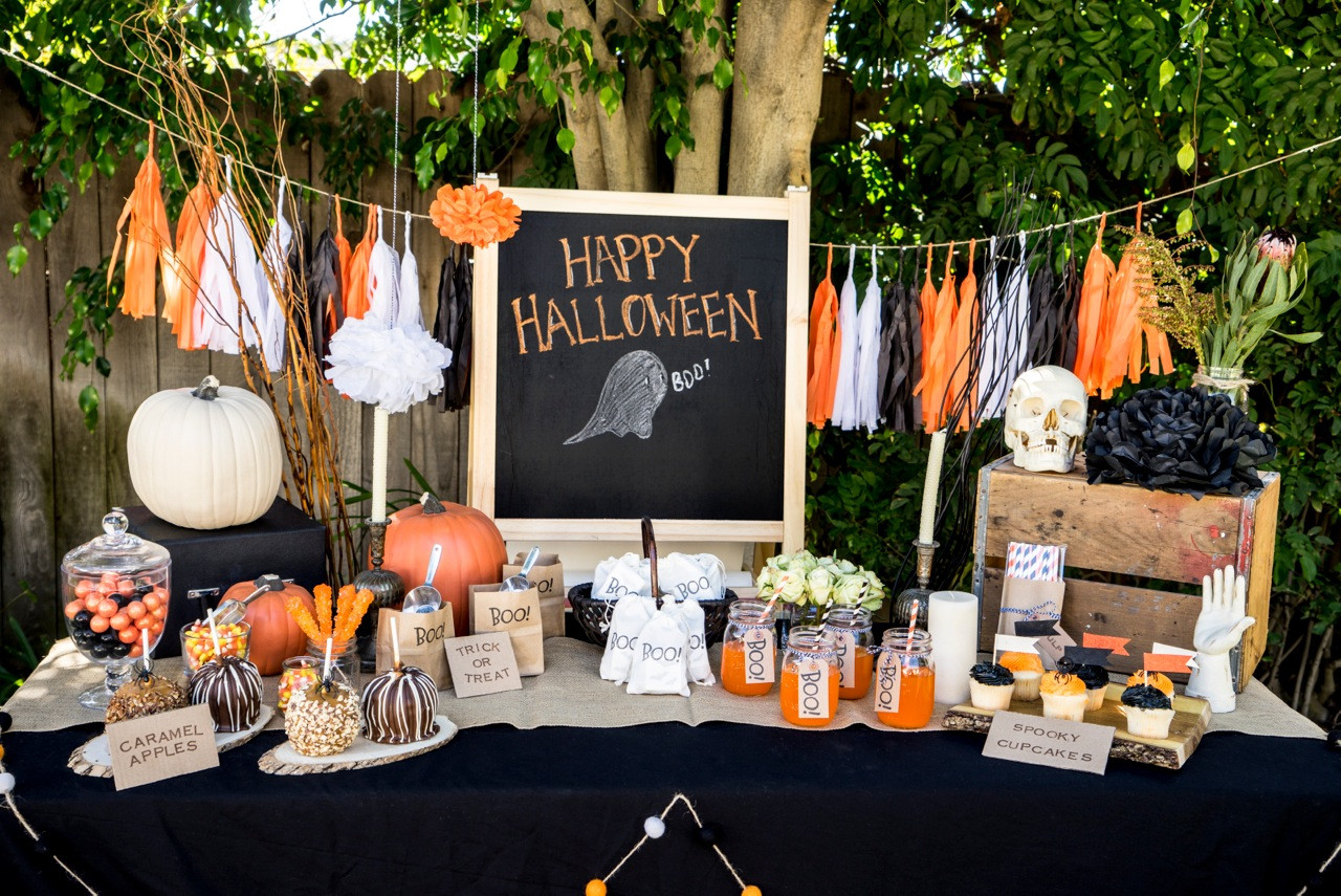 Backyard Halloween Party Ideas Adults
 Planning the Perfect Halloween Party With Kids