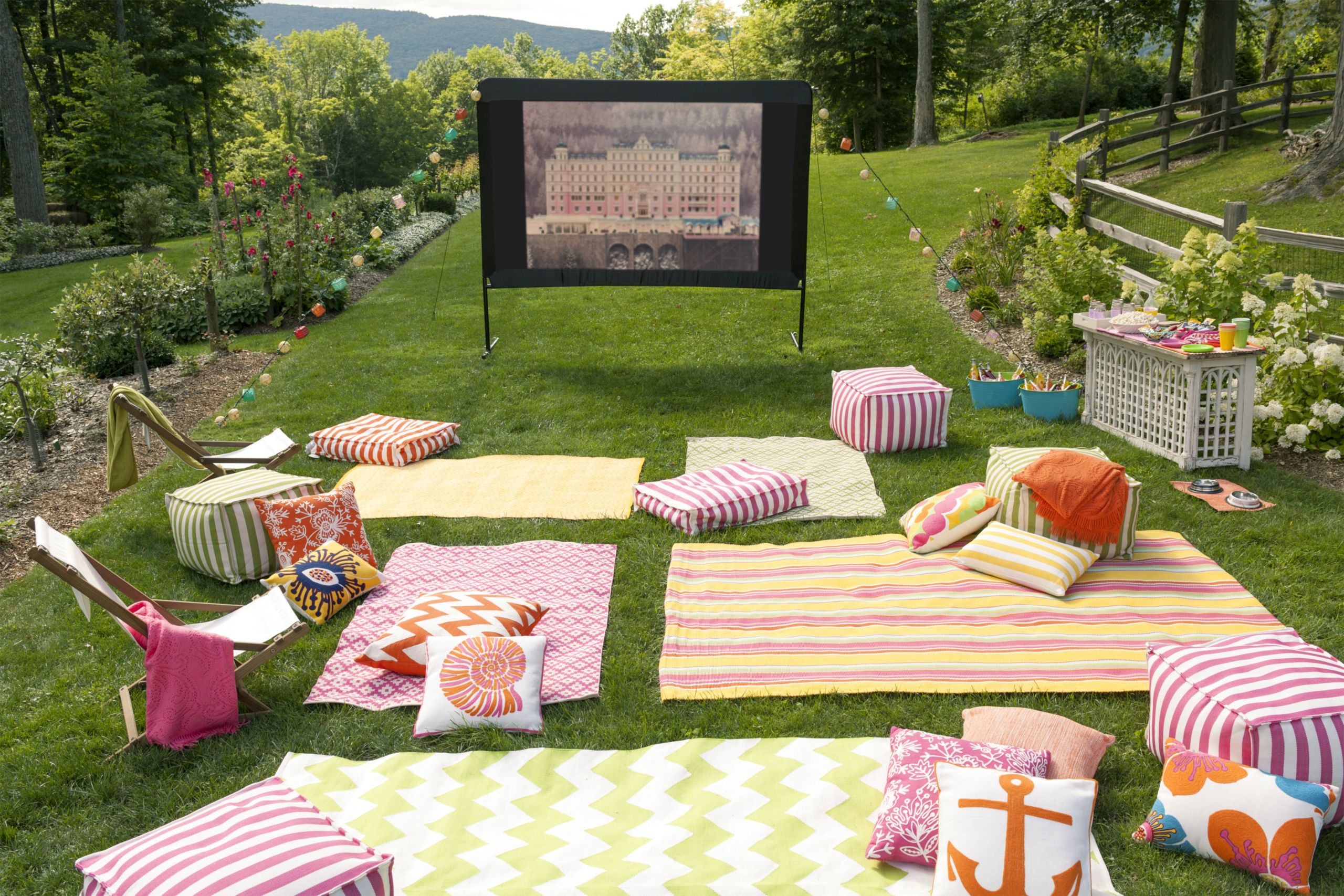 Backyard Movie Party Ideas
 10 Tips for Hosting an Outdoor Movie Night