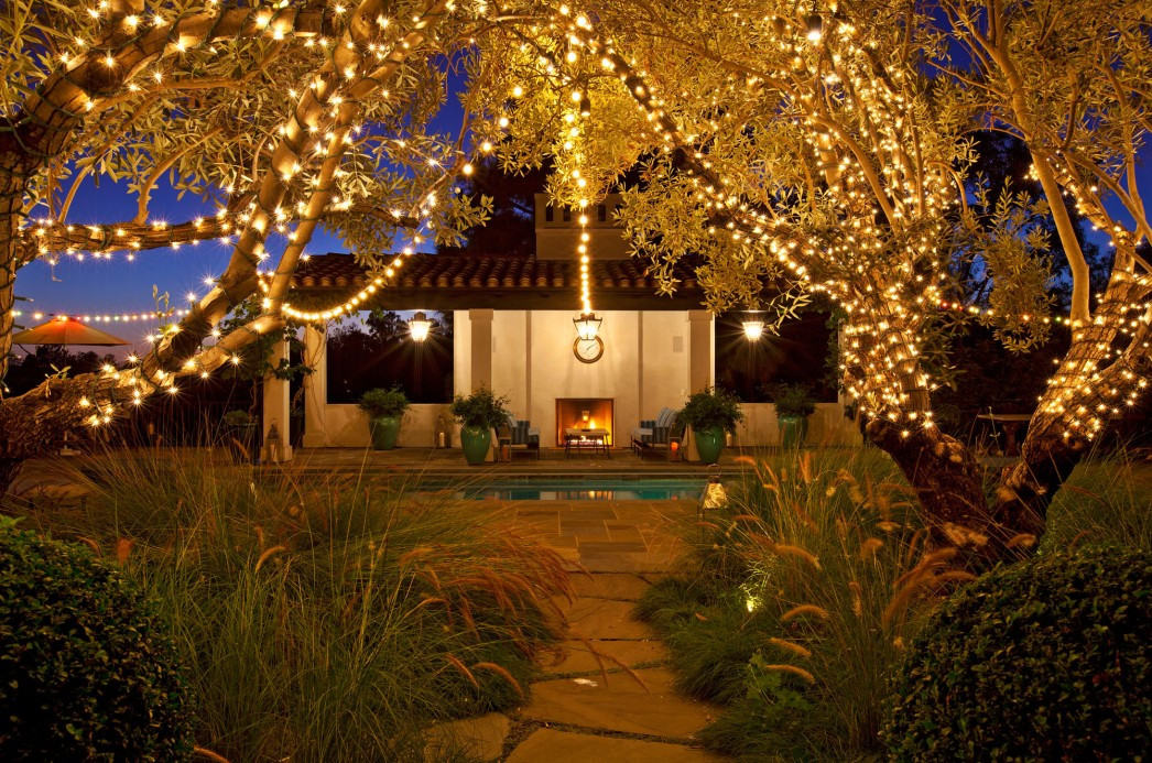 Backyard Party Ideas Lighting
 How to Decorate Your Yard for Autumn Entertaining