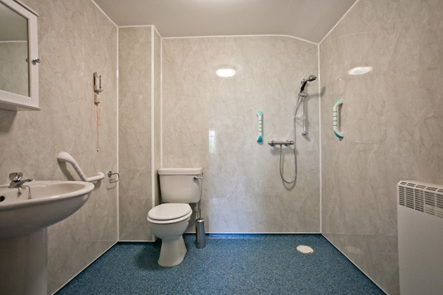 Bathroom Remodeling Elderly
 6 Tips to Design A Bathroom For Elderly InspirationSeek