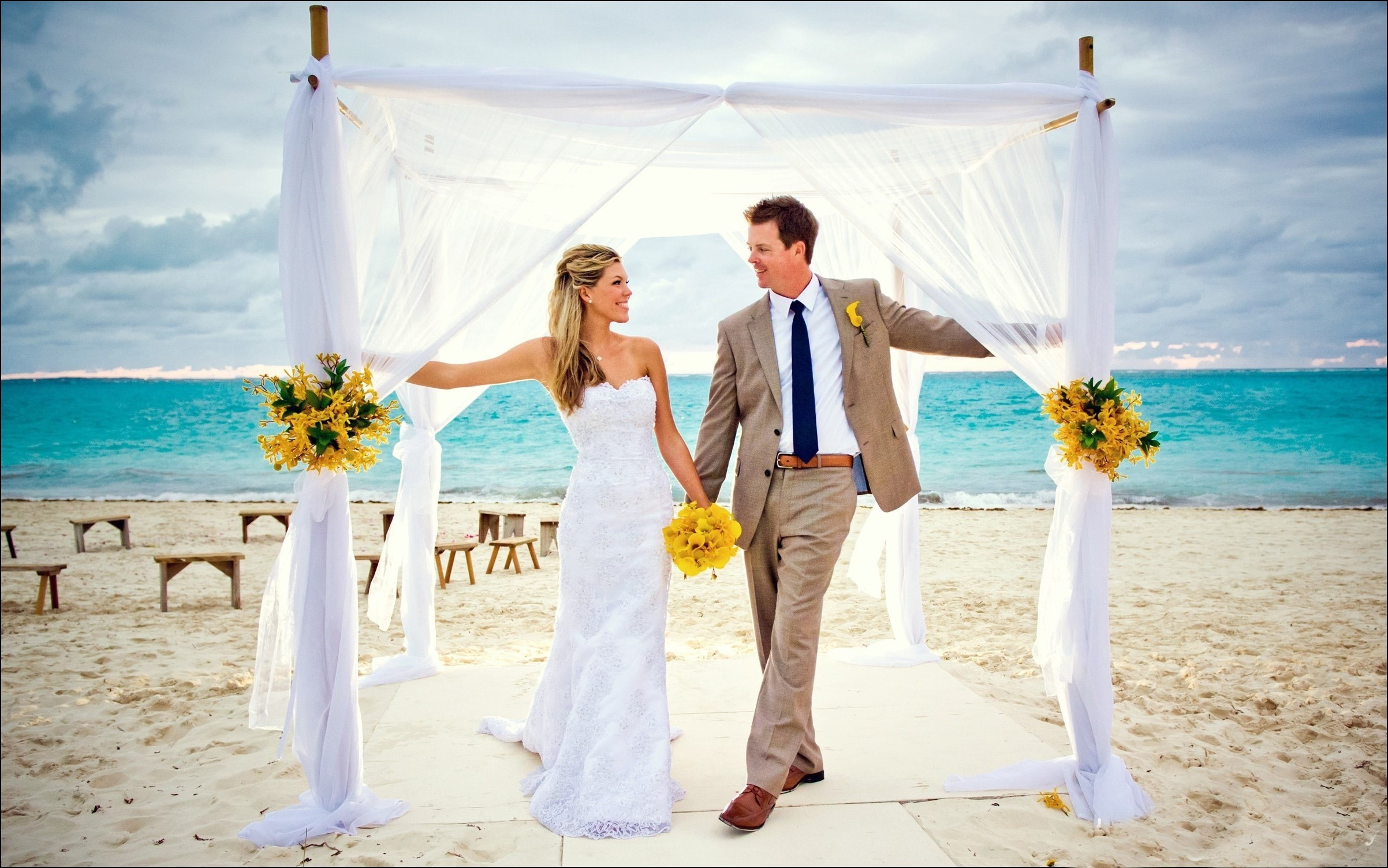 Beach Wedding Destinations
 25 Most Beautiful Beach Wedding Ideas