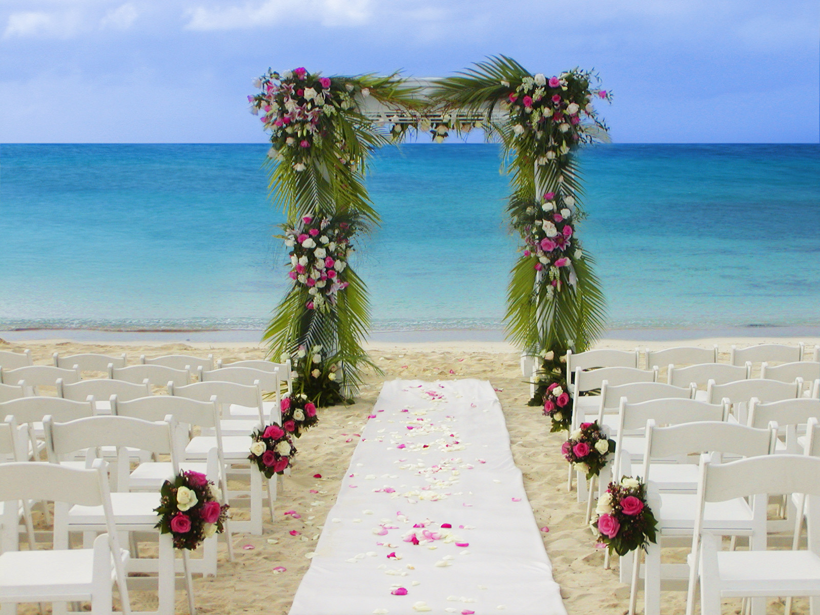Beach Wedding Destinations
 Escape The Cold And Head To Paradise… Atlantis Paradise