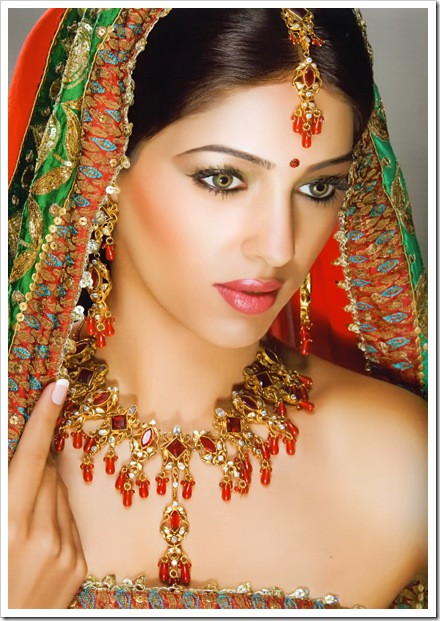 Beautiful Bridal Makeup Pictures
 Latest bridal makeup trends and jewelry fashion wedding