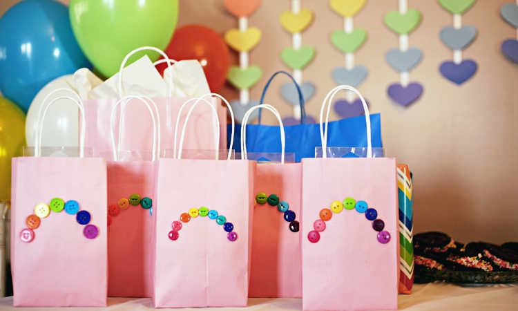 Birthday Gift Bags For Kids
 7 Things That Should REALLY Be in Kids’ Goo Bags