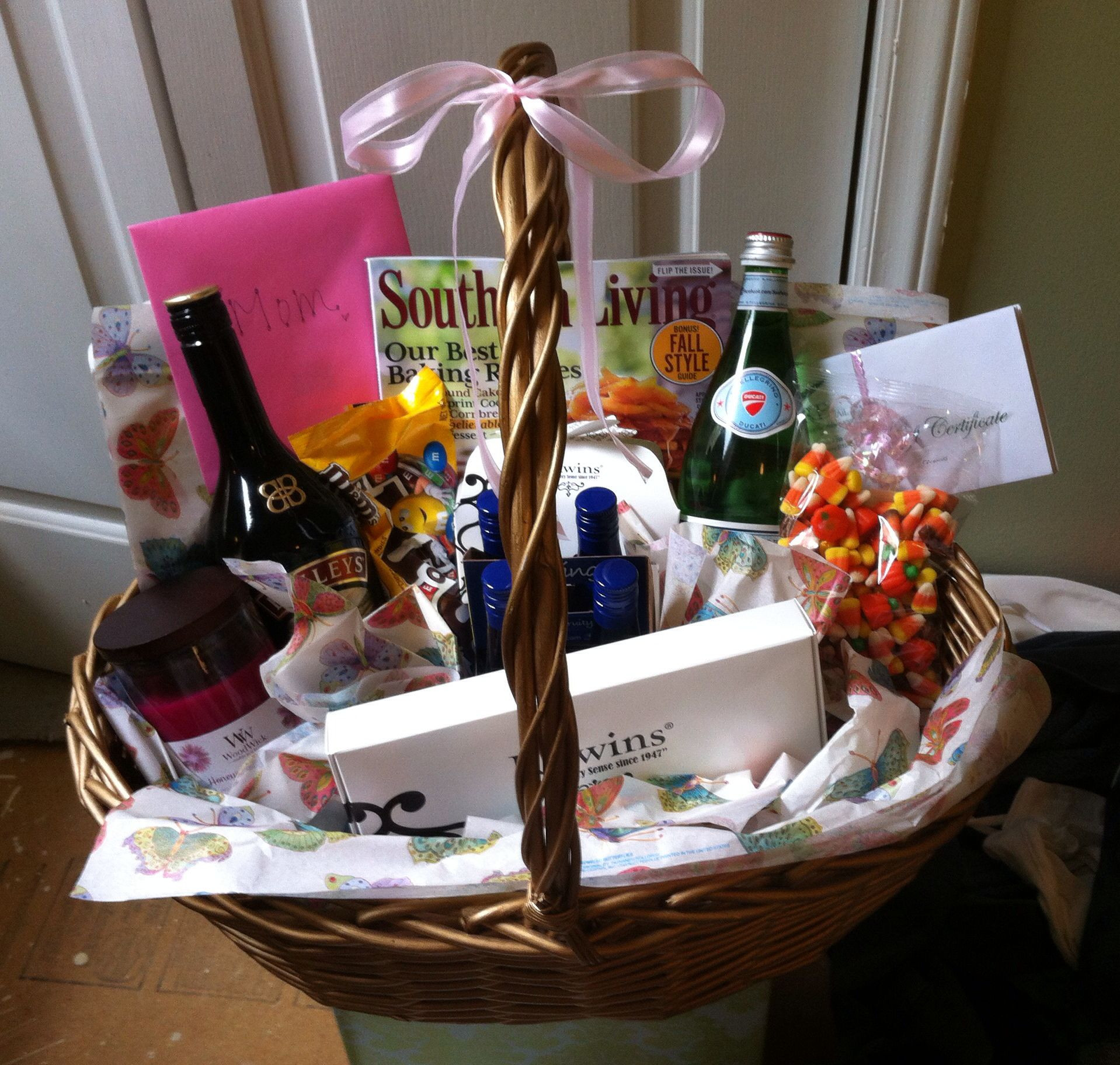 Birthday Gift Baskets For Mom
 BIRTHDAY BASKET I put to her this super cute t