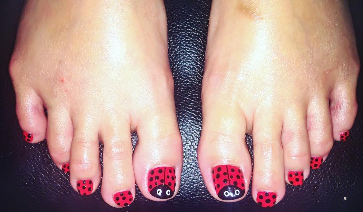 Red and Black Toe Nail Design - wide 6