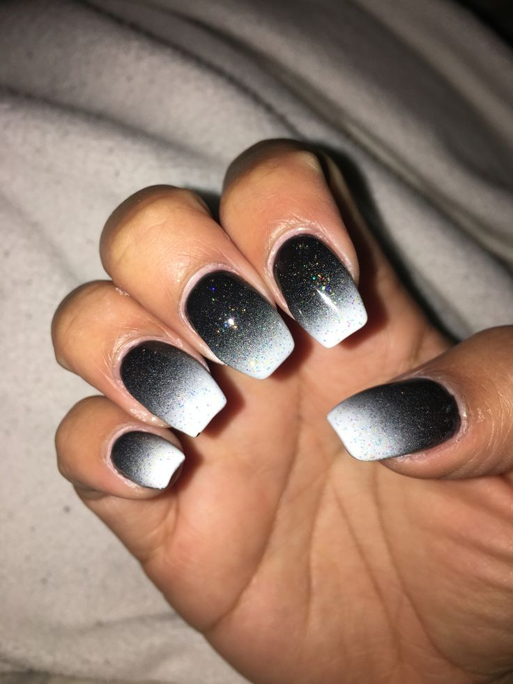 Black And White Acrylic Nail Designs
 Black and white ombré nails