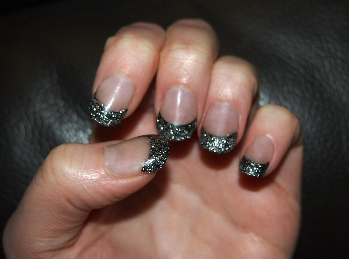 Black Glitter Acrylic Nails
 Make Up by Diana October 2012