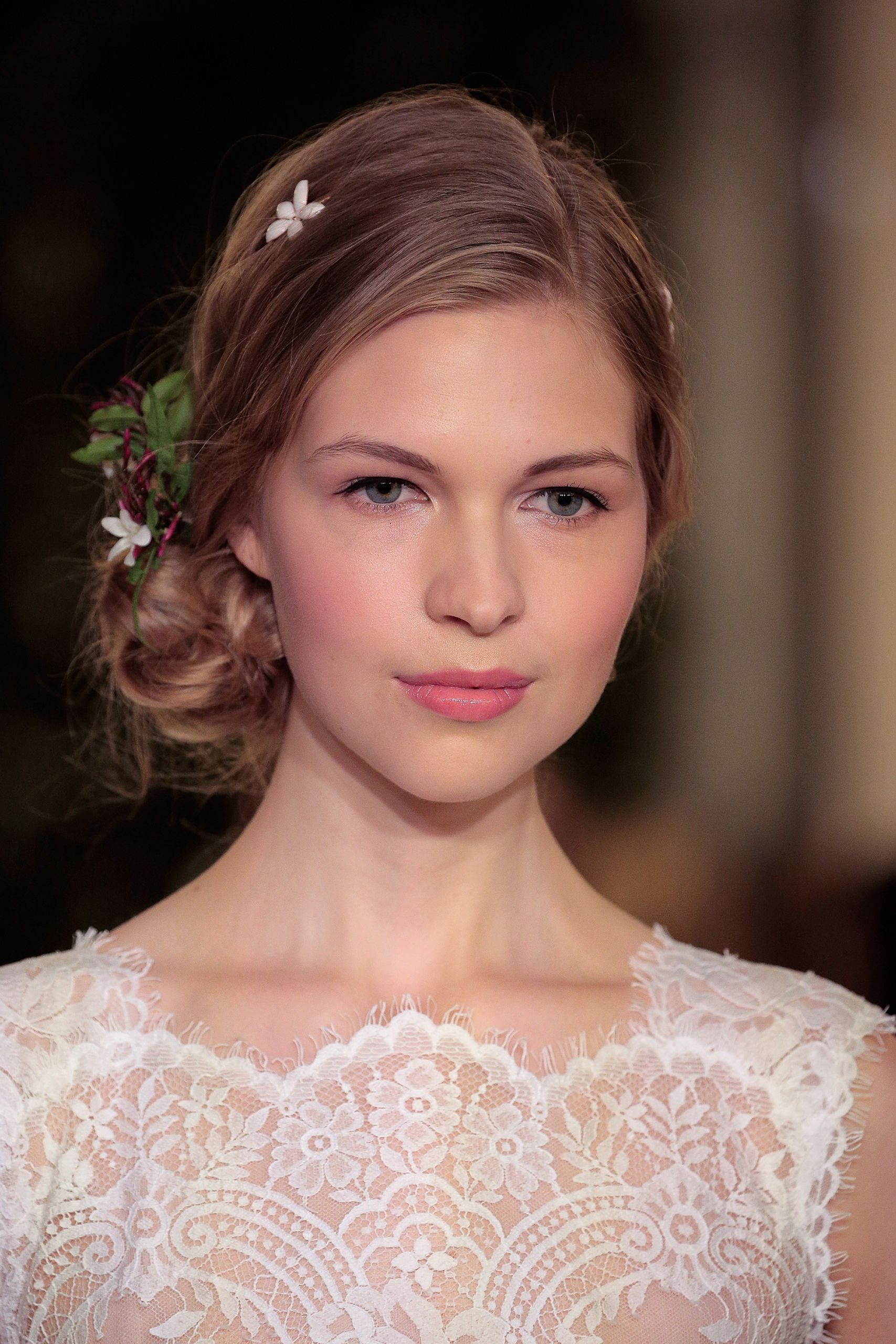 Bride Make Up
 15 Essential Bridal Makeup Tips for Your Big Day