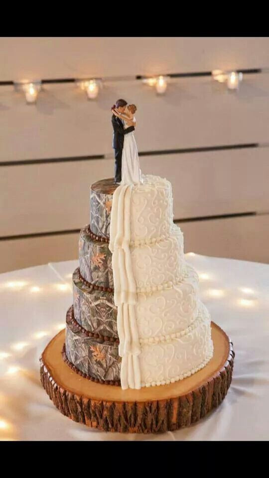 Camo Wedding Cake
 Camo wedding cakes are taking over the scene and it s