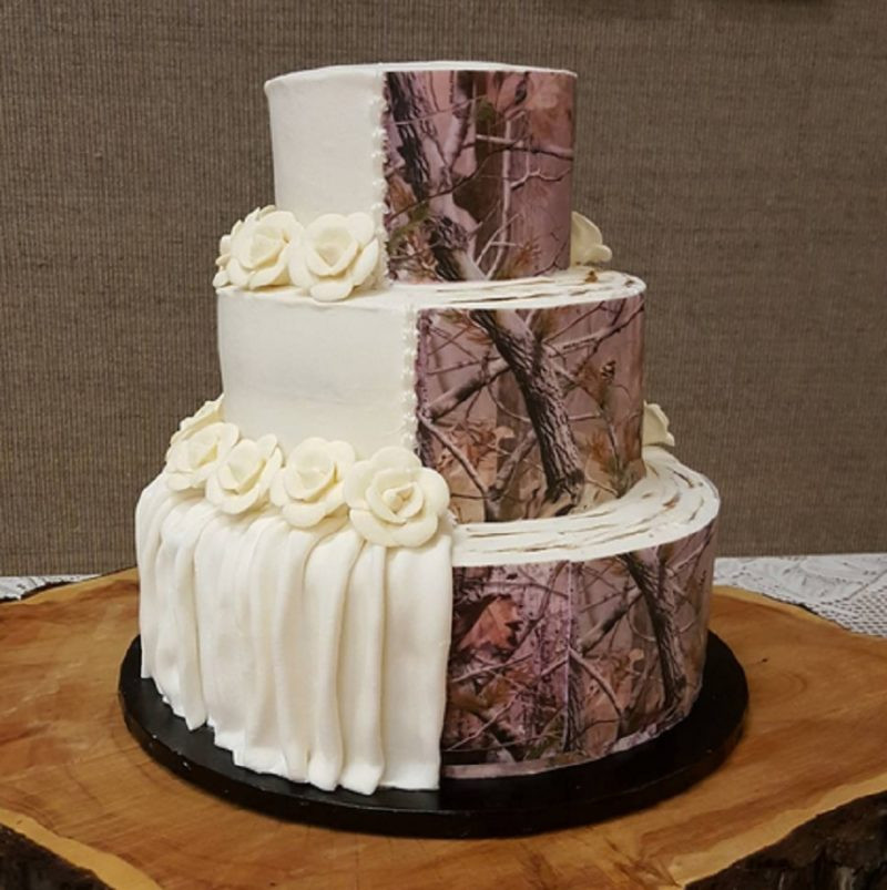 Camo Wedding Cake
 Camouflage wedding cakes are trending and it s weird but