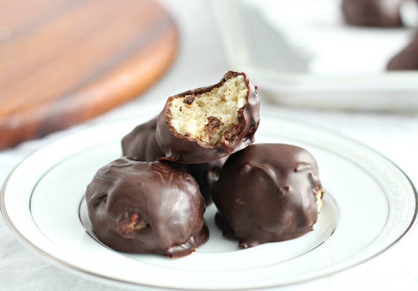 Chocolate Dipped Coconut Macaroons Recipe
 Chocolate Dipped Coconut Macaroons Paleo