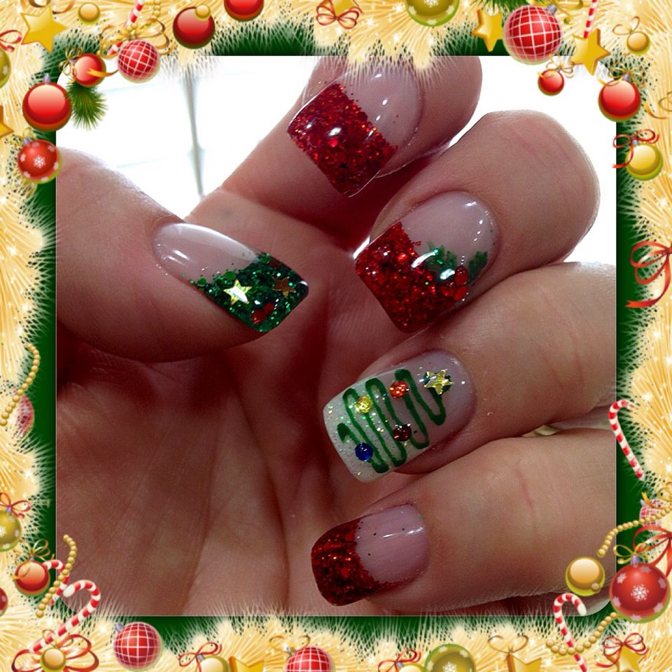 Christmas Gel Nail Ideas
 Christmas gel nails with Christmas trees holly and green
