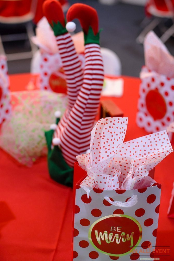 Christmas Party Ideas For Large Groups
 Best Christmas Games for Groups An Alli Event