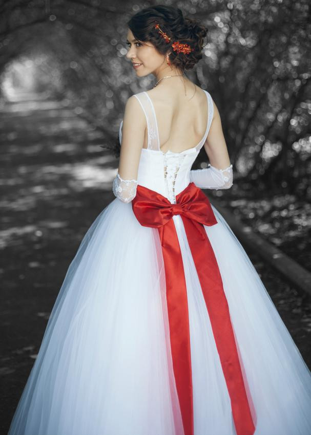 Christmas Wedding Gowns
 Christmas Wedding Dresses Ideas InspirationSeek