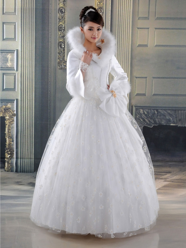 Christmas Wedding Gowns
 Marry on a Merry Season with a Christmas Wedding Dress