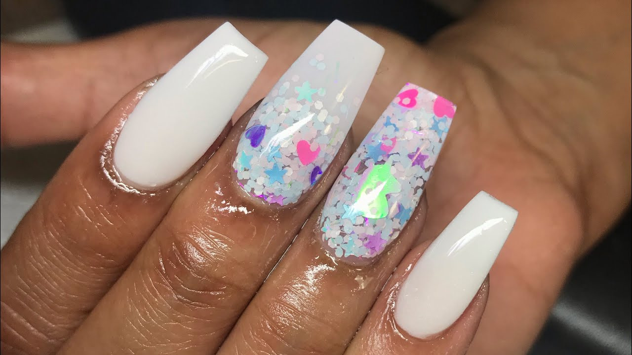Coffin Nails With Glitter
 White coffin nails with glitter tutorial
