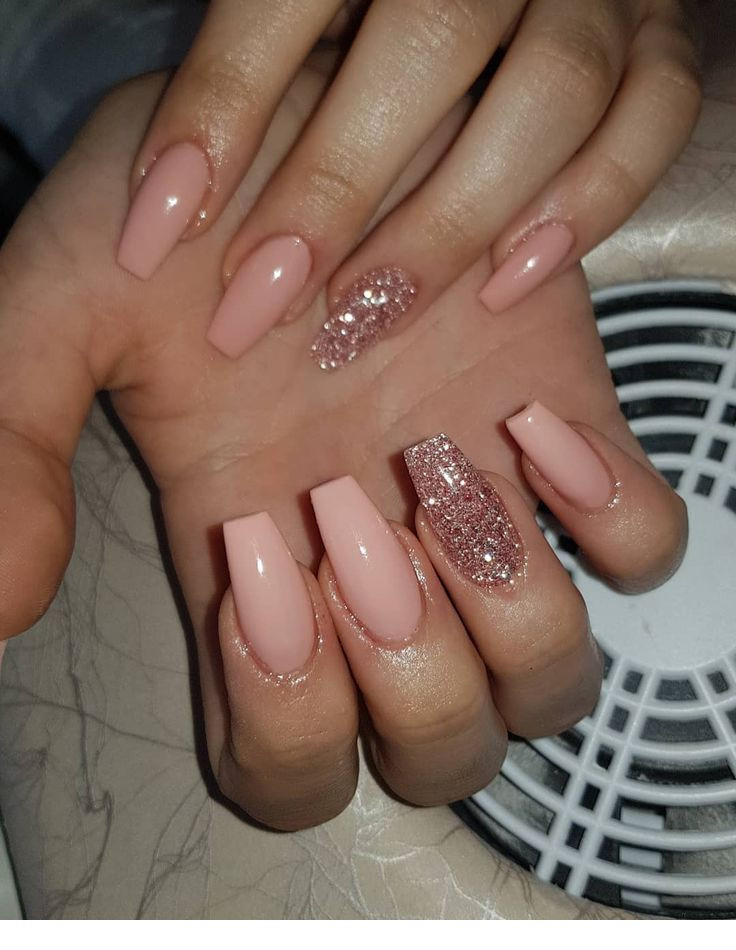 Coffin Nails With Glitter
 Pink coffin nails with glitter