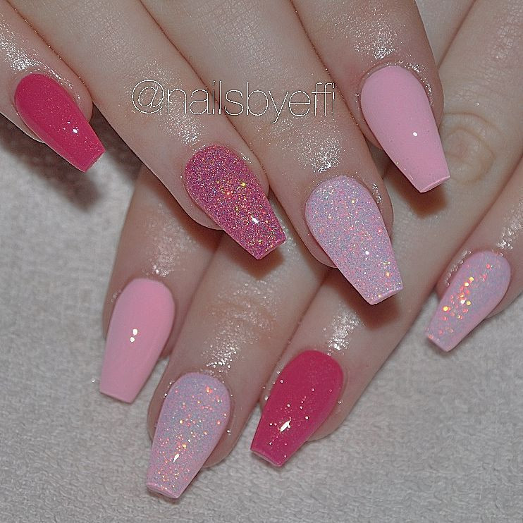 Coffin Nails With Glitter
 Light and dark pink glitter coffin nails