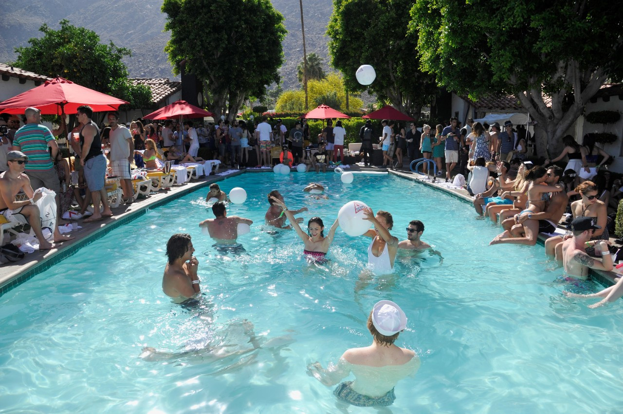 Cool Pool Party Ideas For Adults
 7 Fun Activities to do In mercial Screen Pool