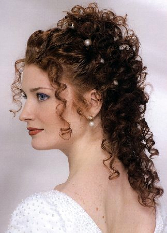 Curly Hairstyle For Wedding
 a new life hartz Curly Wedding Hairstyle