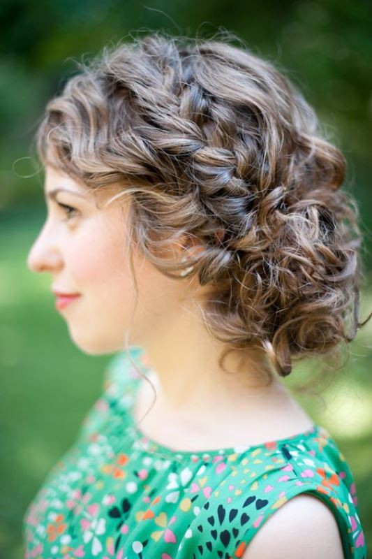 Curly Hairstyle For Wedding
 45 Charming Bride s Wedding Hairstyles For Naturally Curly