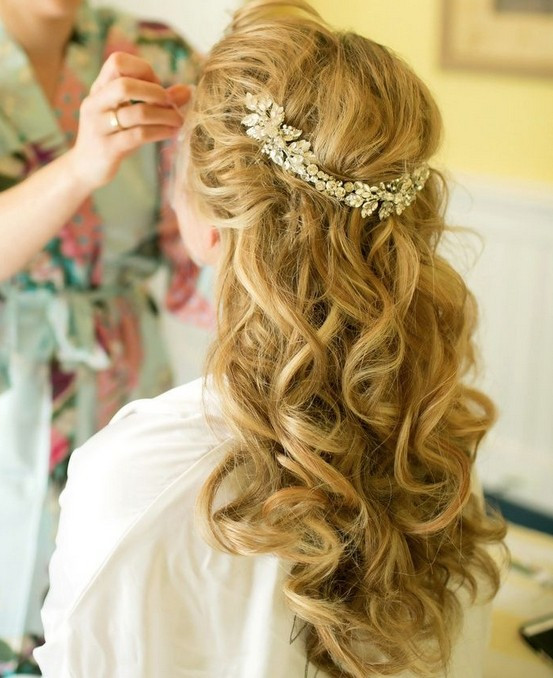 Curly Hairstyle For Wedding
 36 Breath Taking Wedding Hairstyles for Women Pretty