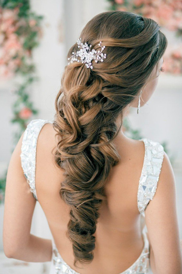 Curly Hairstyle For Wedding
 20 Most Elegant And Beautiful Wedding Hairstyles