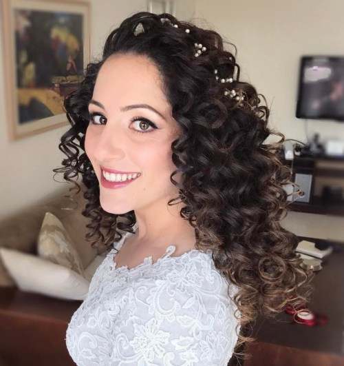 Curly Hairstyle For Wedding
 20 Soft and Sweet Wedding Hairstyles for Curly Hair 2019