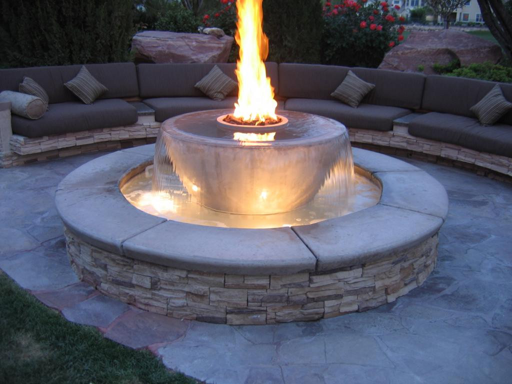 Deck With Fire Pit
 What are the different types of outdoor fire pits