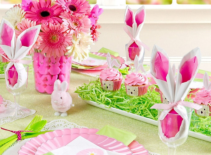 Decorating Ideas For Easter Party
 Pink & Green Easter Tablescape & Centerpiece Ideas Party