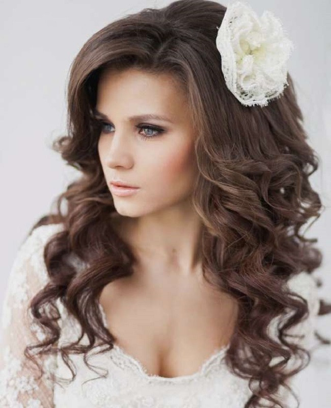 Different Hairstyles For Curly Hair
 Hairstyles for the bride with curly hair ideas and trends