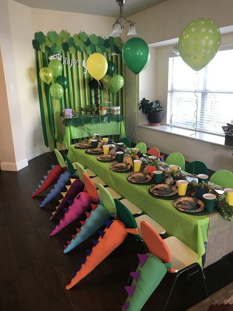 Dinosaur Kids Party
 DIY Dinosaur Birthday Party Ideas for a "Rawring" Good Time