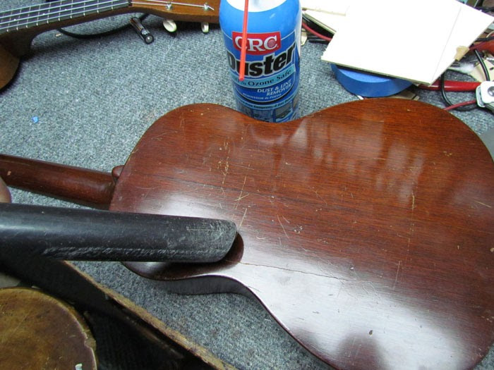 DIY Acoustic Guitar Crack Repair
 Back Crack Repair on the Vintage Martin Ukulele Crawls