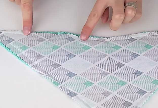 DIY Baby Bib Pattern
 How to Sew a DIY Bandana Bib