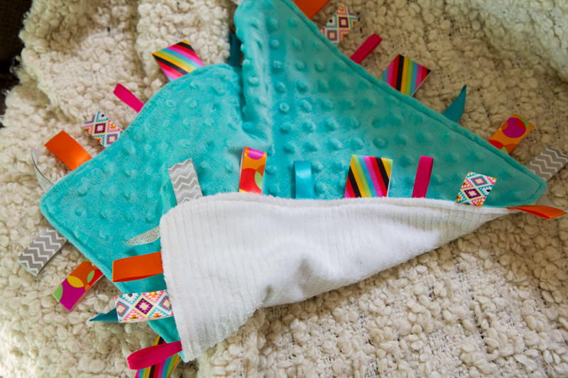 DIY Baby Blankets Ideas
 Loveable DIY Tag Blanket