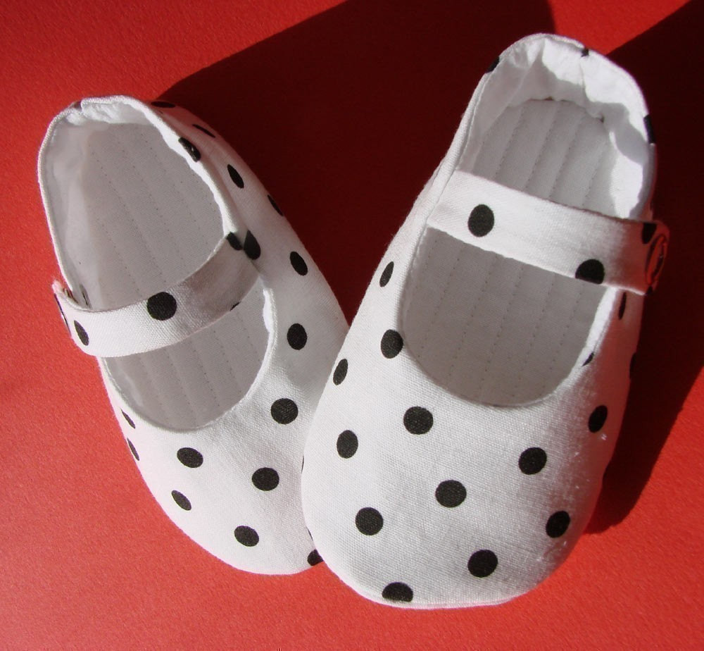 DIY Baby Shoes Free Pattern
 Baby Shoe Sewing Pattern Red Mary Jane Booties DIY